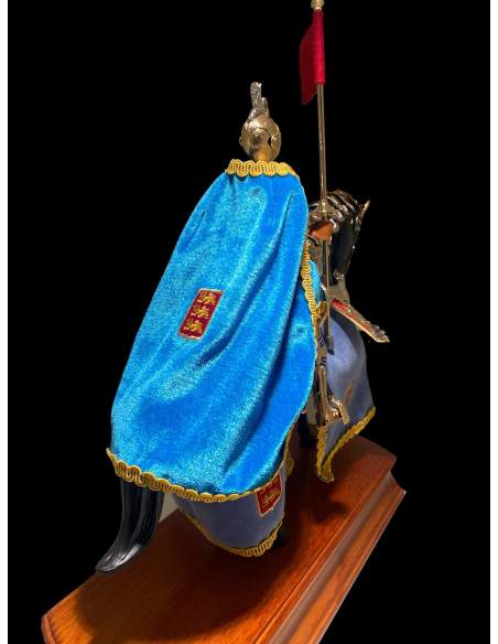 Armadura ecuestre miniatura, estandarte y escudo ingles