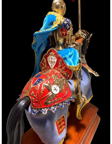 Armadura ecuestre miniatura, estandarte y escudo teutónico