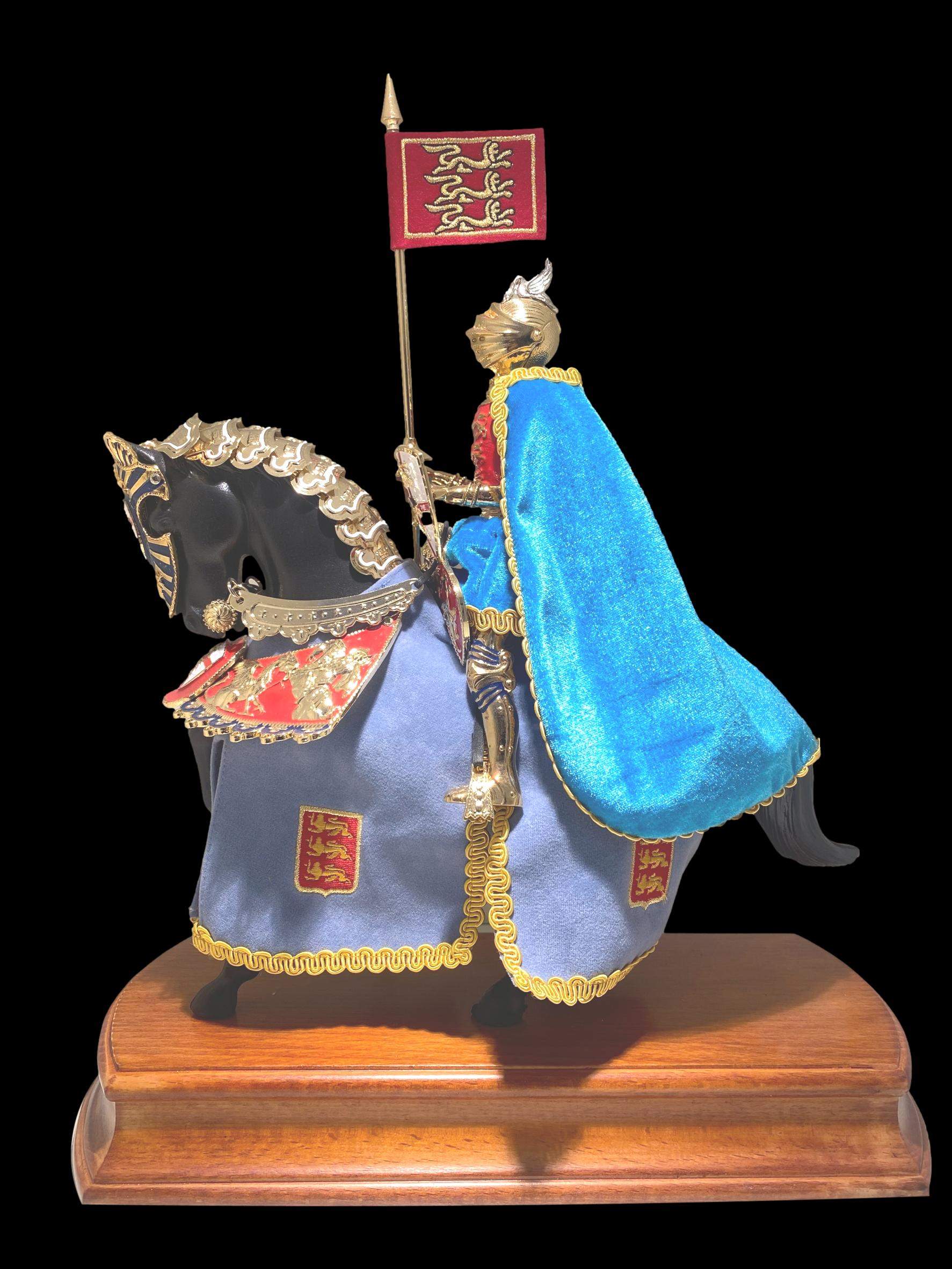 Armadura ecuestre miniatura, estandarte y escudo ingles