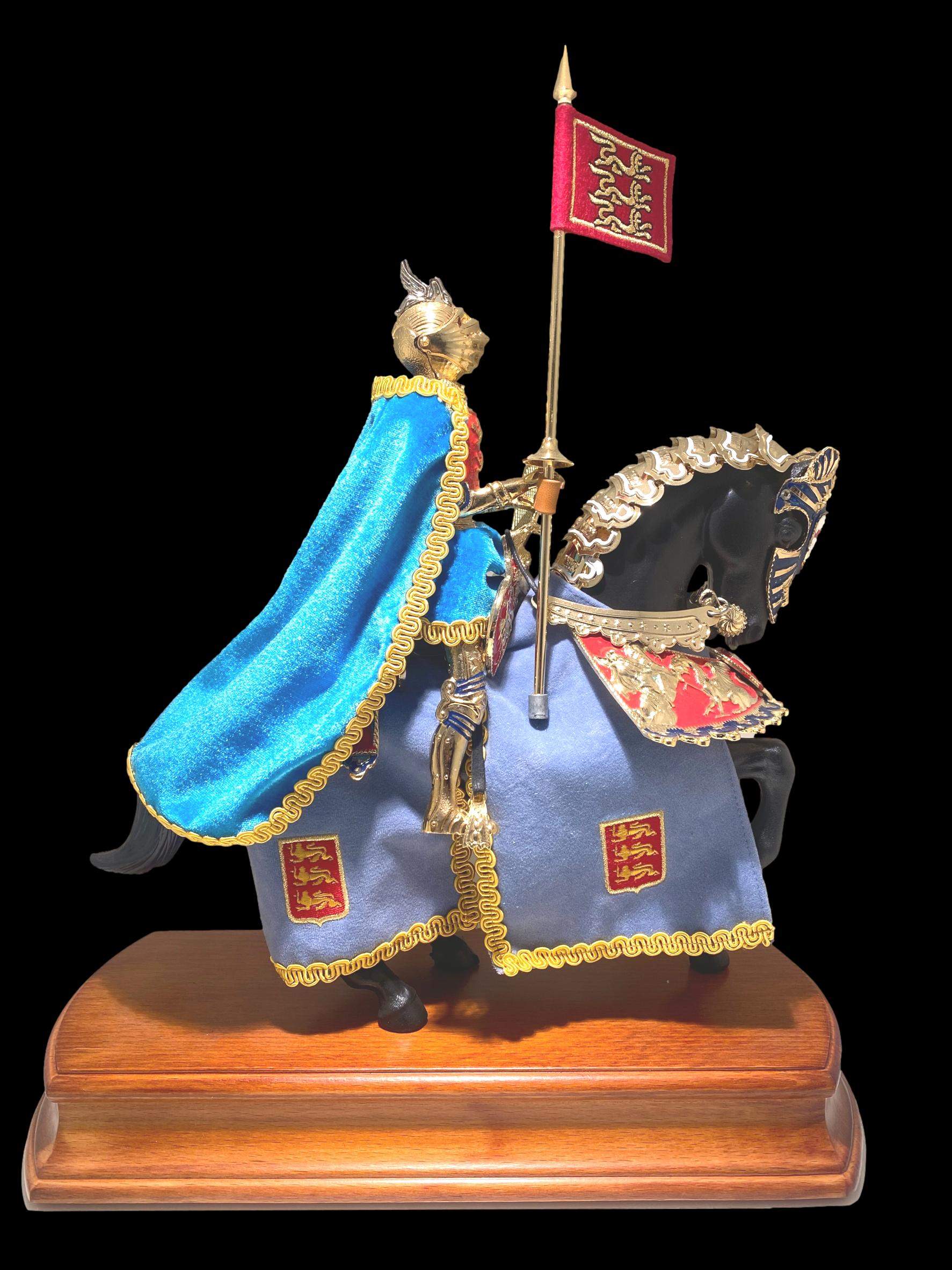 Armadura ecuestre miniatura, estandarte y escudo ingles